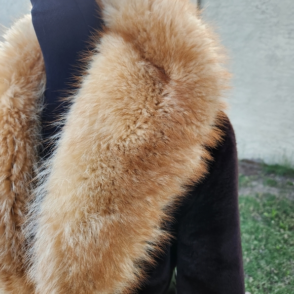 1970s Red Fox Fur Trimmed Coat with Belt - Picture 10 of 15